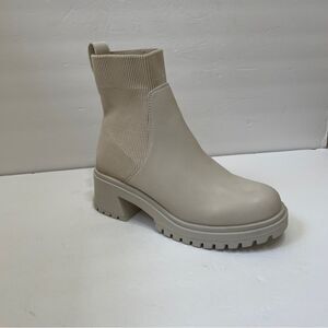 NEW WITHOUT TAGS STEVE MADDEN HOLLEY PLATFORM BOOTS IN BONE….RIGHT BOOT ONLY‎